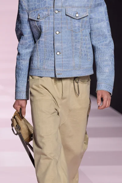 Look 17